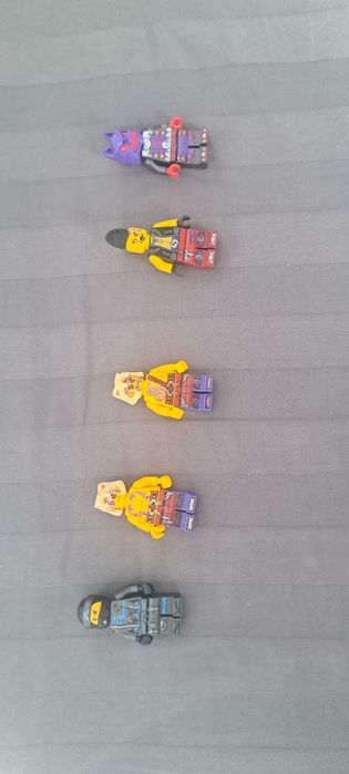 Vând minifigurine Lego Ninjago
