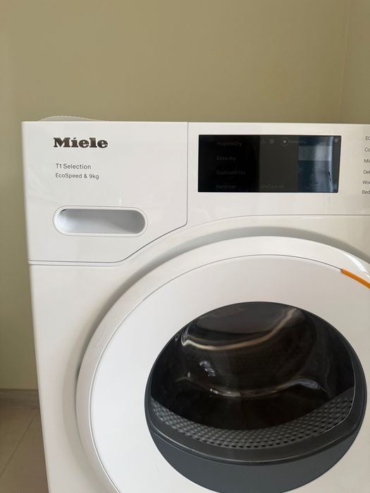 Продавам Сушилня Miele