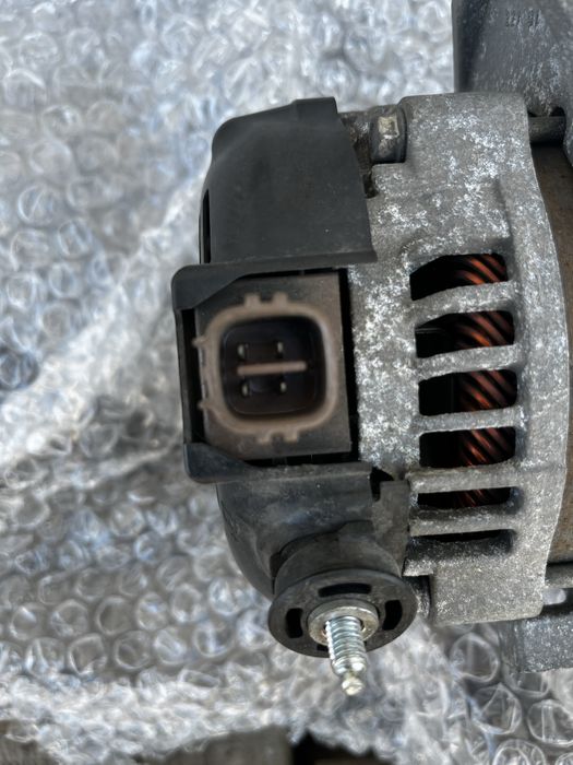 Генератор на Toyota Camry 50 2,5