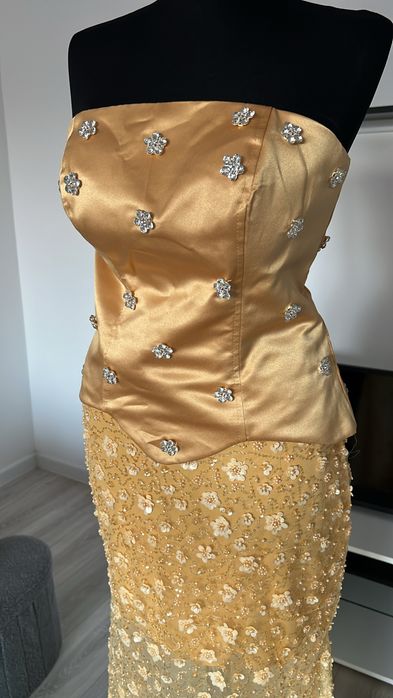 Rochie corset fusta aurii paiete