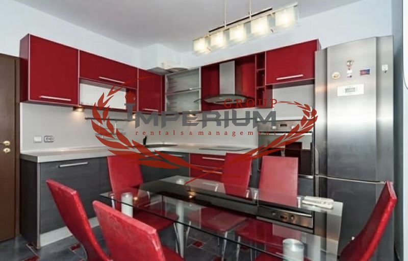 Дава се под наем Тристаен апартамент в Варна, Базар Левски - 60 кв.м за 561 € - Снимка #2