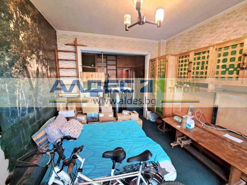 Продава се Двустаен апартамент в София, Център - 70 кв.м за 4143 €/кв.м - Снимка #3