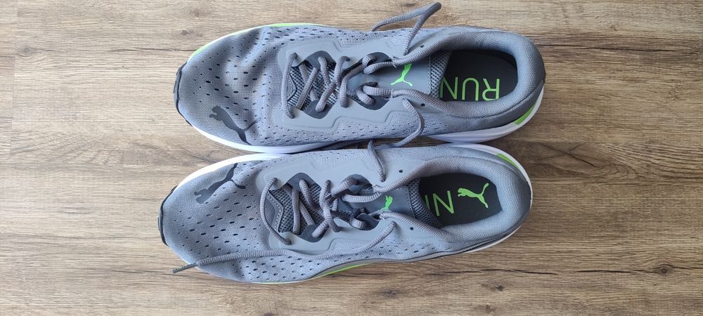 Маратонки Adidas и Puma