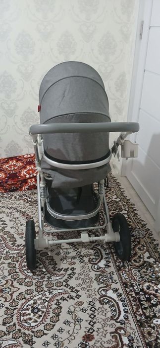 Srochna kolyaska sotiladi