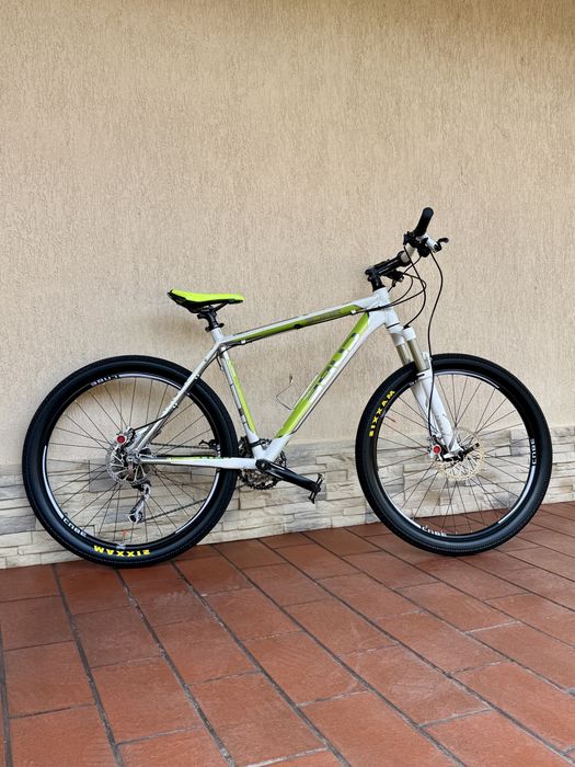 Bicicleta Cube, Deore XT, RockShox Reba Gold, Formula RX