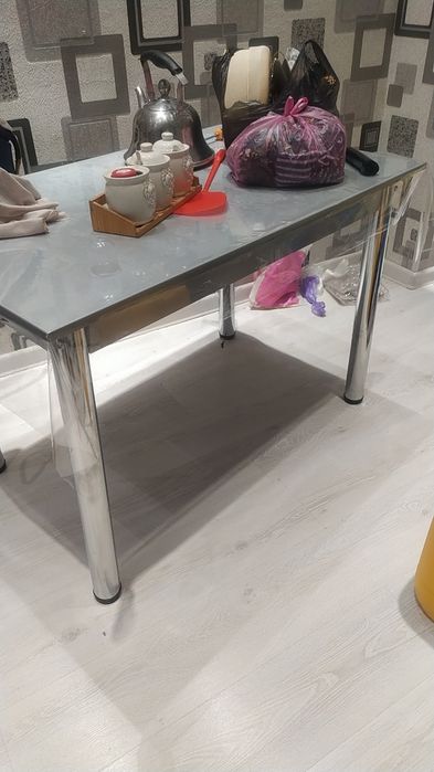 Oshxona uchun ugalok divan sotiladi