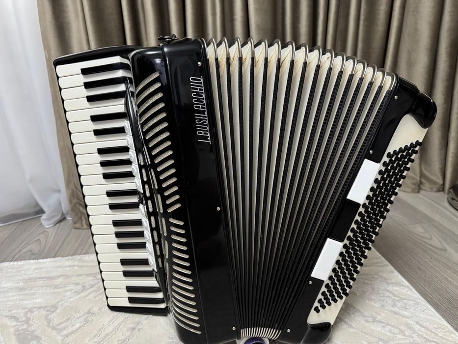 Acordeon italian I. Busilacchio, 120 bași,clape piano, profesional