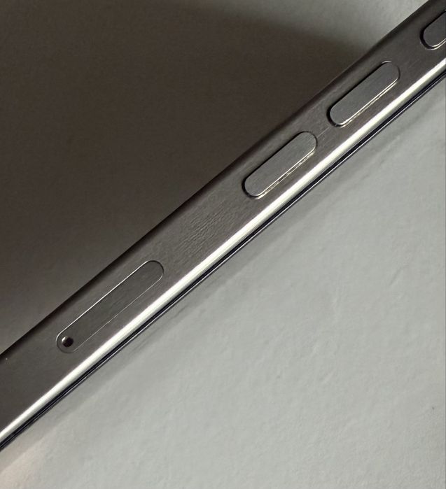 IPhone 15 Pro Gri Titan