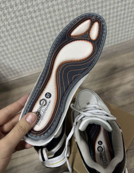 Кроссовки белые женские