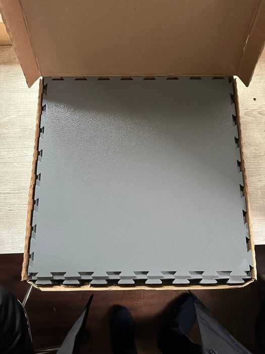 Плитки из ПВХ- покрытия