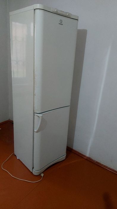 Холодильник Indesit