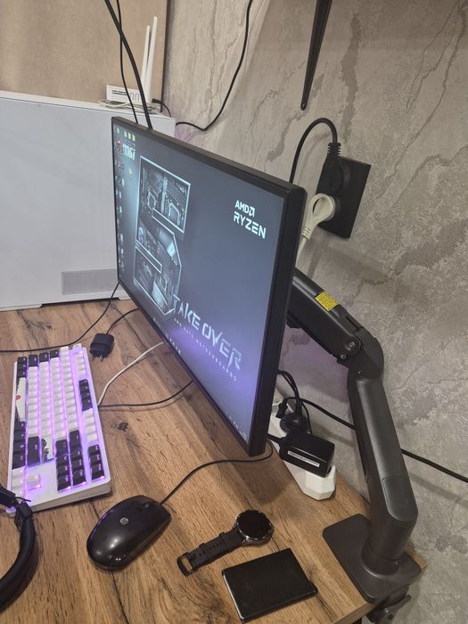 AMD Ryzen 7 9800X3D / RTX 5070 12GB