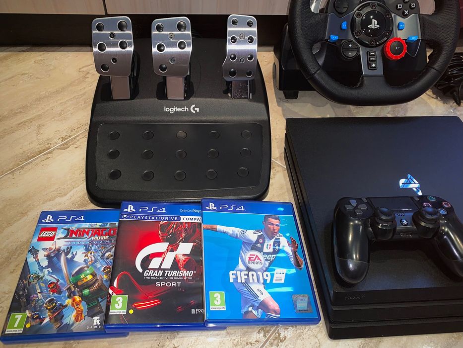 Комплект от PlayStation 4 Pro, Волан Logitech G29 с педали