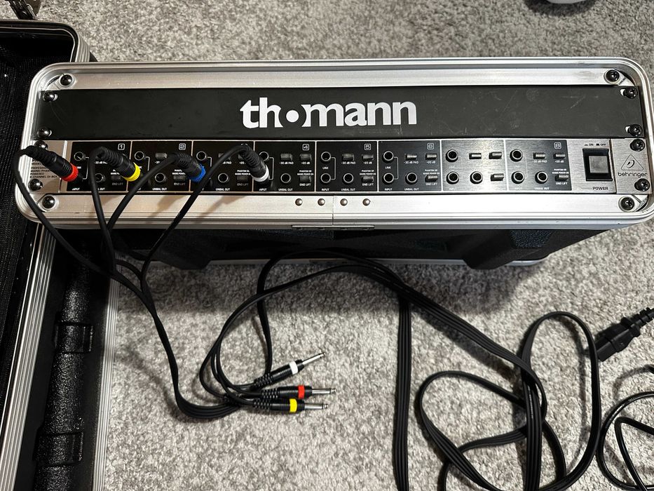 Behringer DI800(direct box activ) 8 canale + case 2U Thomann