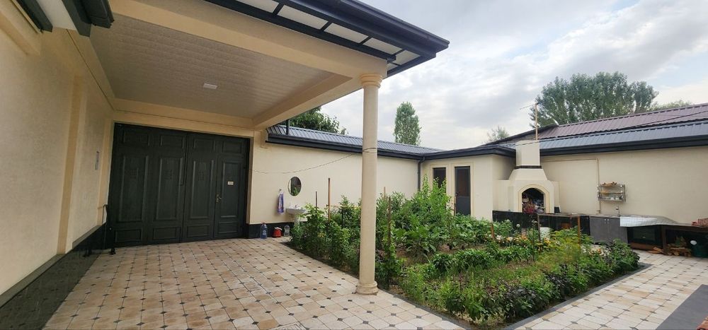 Гулистон 3соток 4комнатная новая евроремонт 100м от дороги