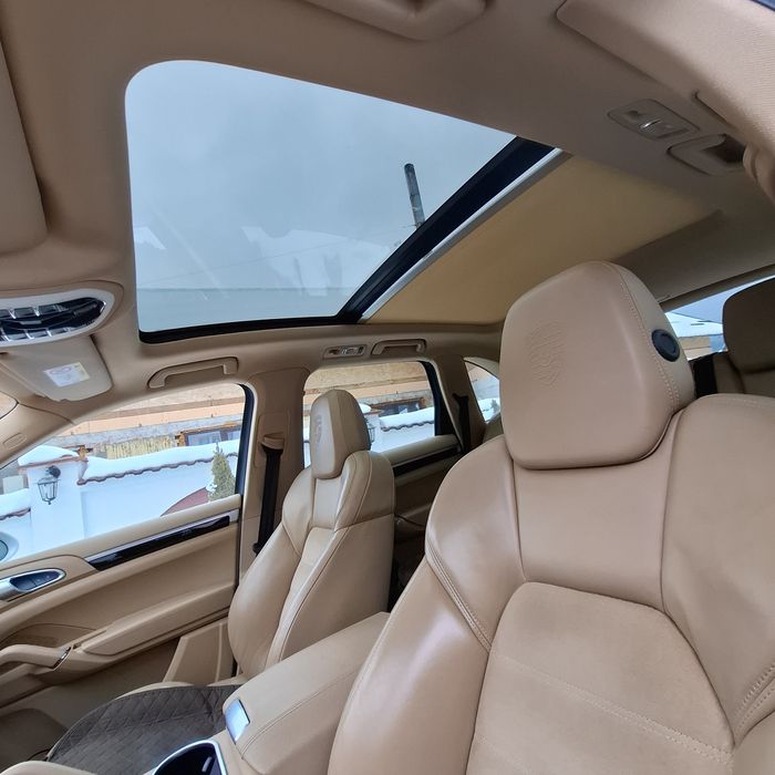 Ofer spre vanzare  Porsche cayenne 2019 ,127000 km , RECENT  ADUS