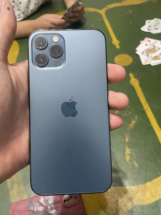 Айфон 12 про.