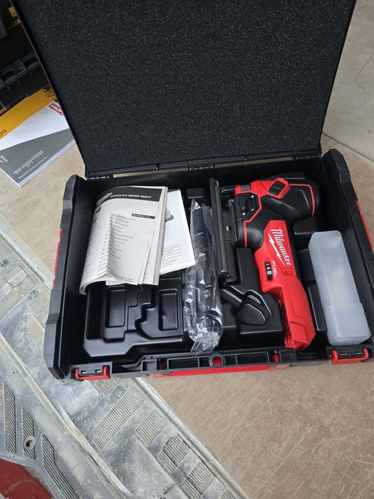 Pendular Milwaukee M18FBJS nou in cutie