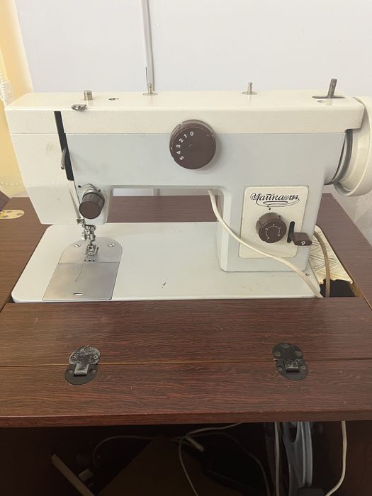 Продам швейную машинку