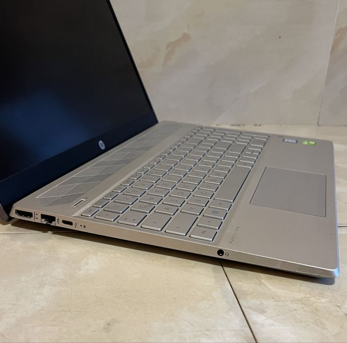 HP Pavilion 15 Silver cs i7-8 Gen. 1TB HDD 8GB RAM