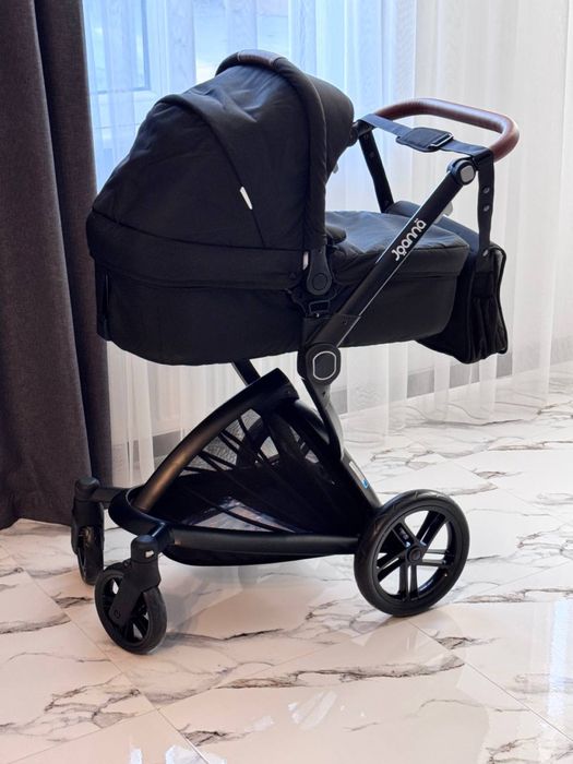 Продам детскую коляску 3 в 1