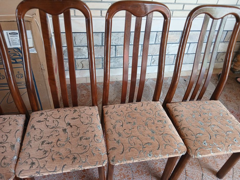 Yaxshi holatdagi 8 kishilik  stol stul sotiladi