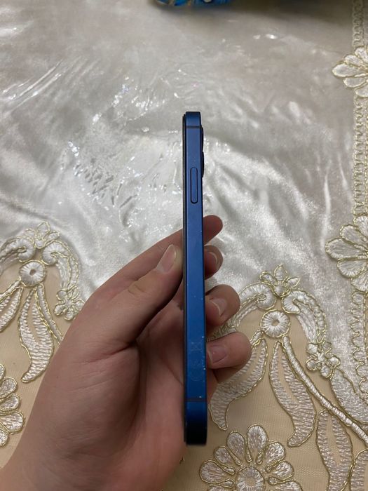 Iphone 12.