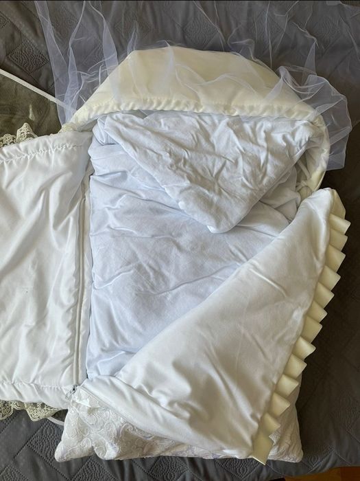 Конверт для выписки и комбинезон с шапочкой