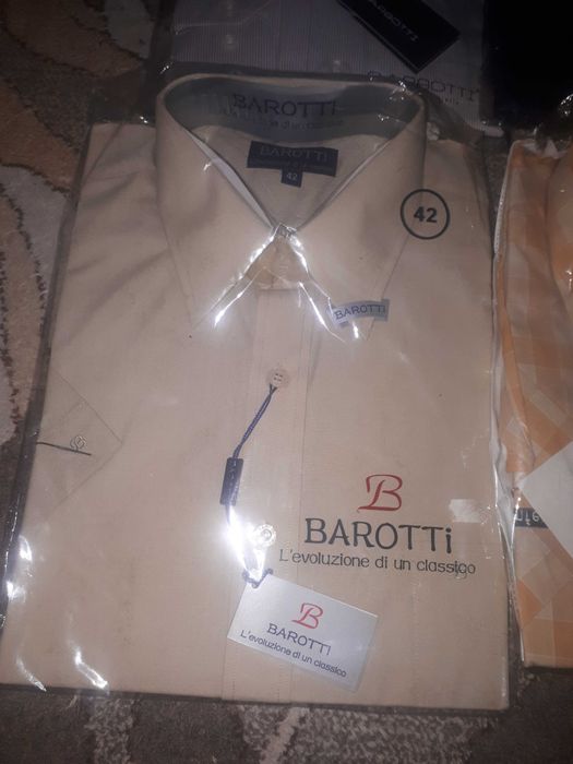 Camasi marimea 42 (41-42) L maneca scurta noi in ambalaj.