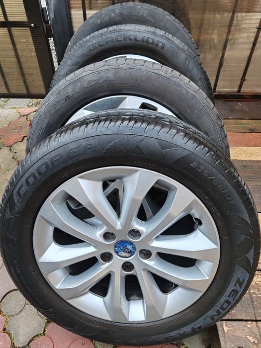 Vând genți cu cauciucuri R17