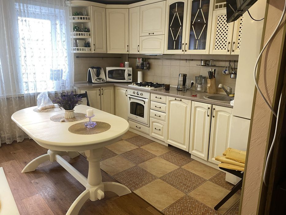 Перекраска кухонных гарнитуров, кафеля, мебели, дверей, консультации