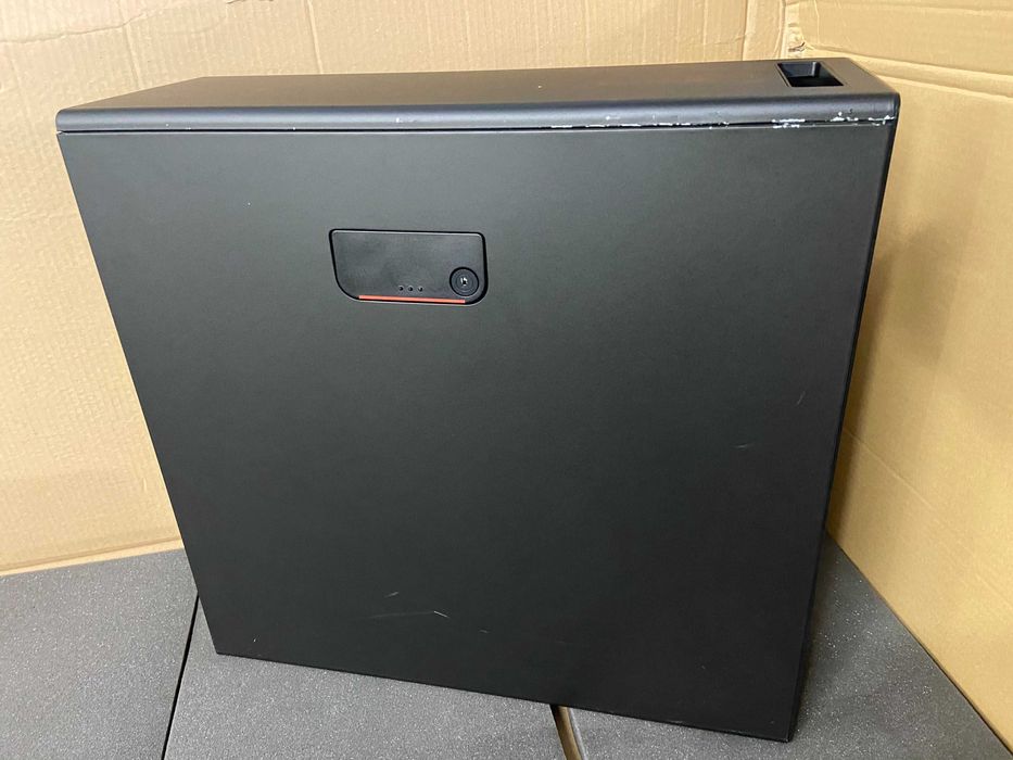 Lenovo P520 Xeon W-2123, 32GB DDR4, AMD Pro GPU, 512GB SSD workstation