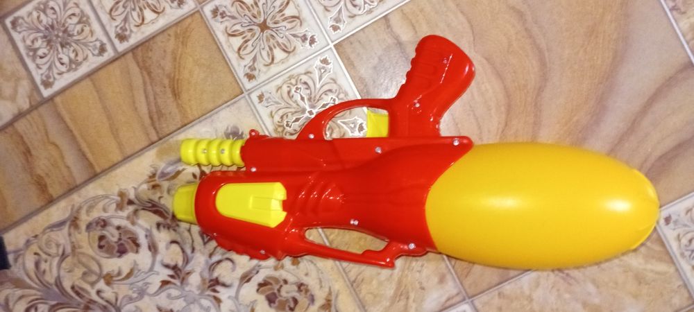 водяной пистолет