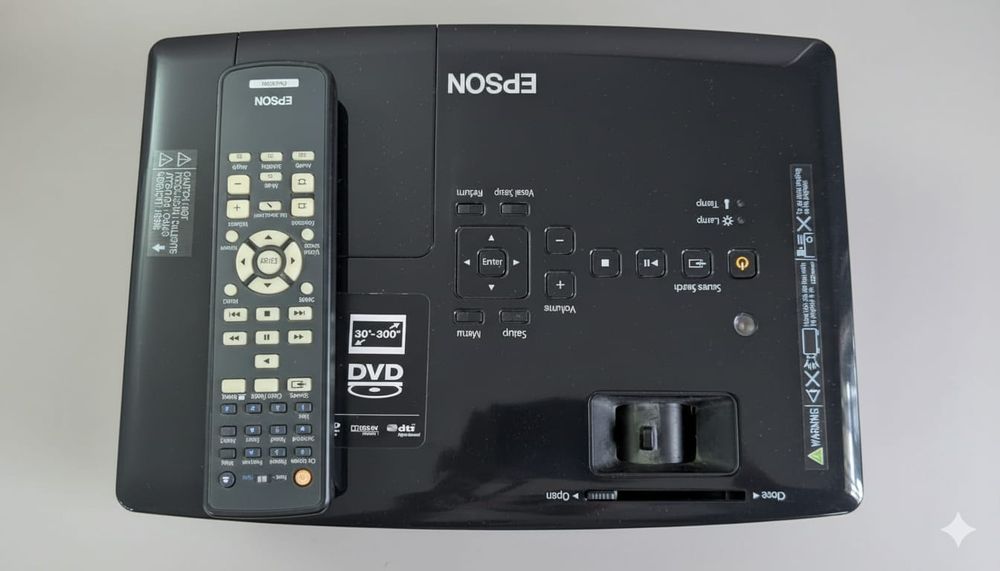 Продам проектор для домашнего кинотеатра