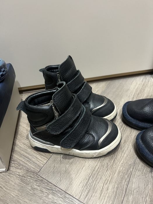 Продам детскую обувь