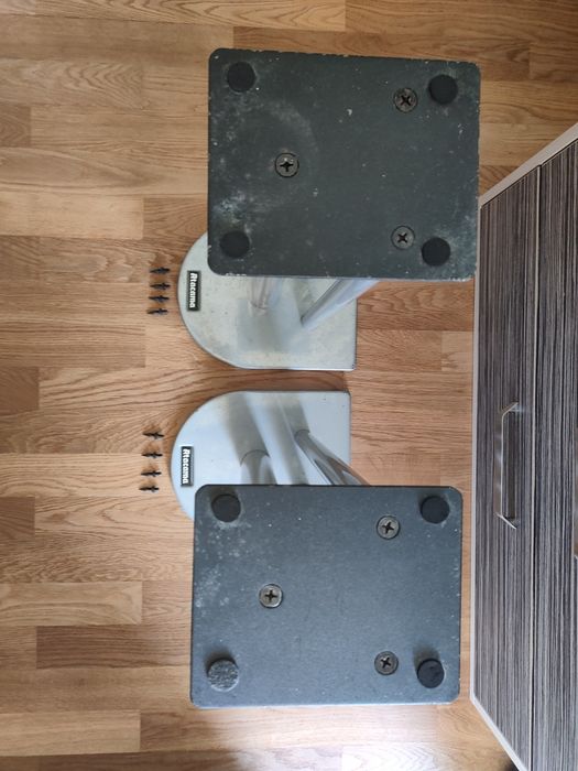 Продавам стойки за тонколони Atacama