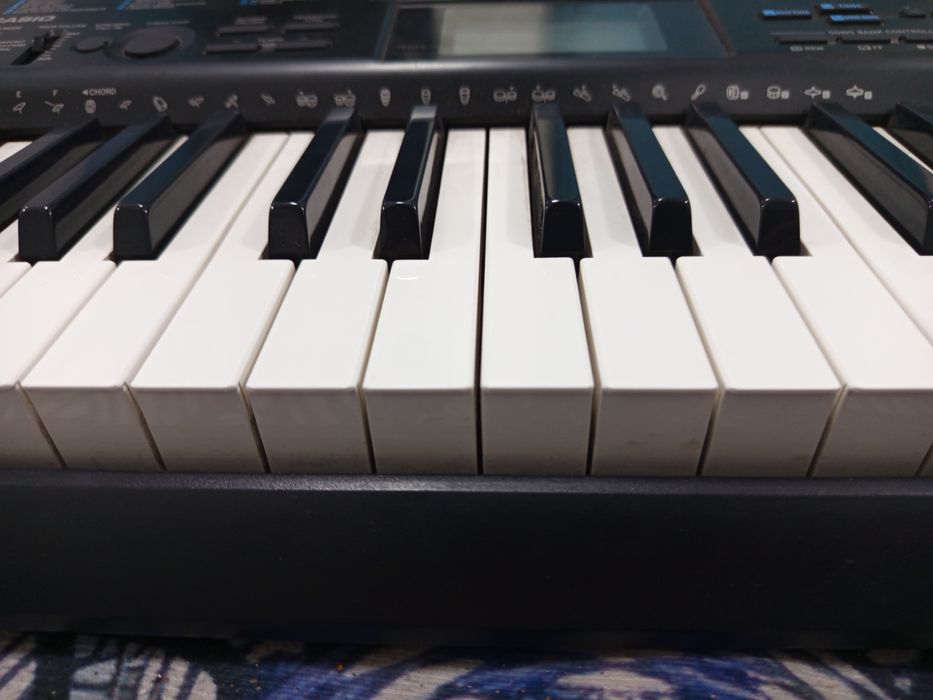 продам синтезатор casio-1200