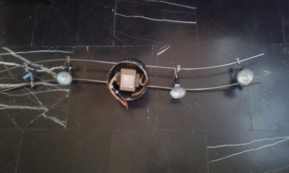 Спот лампа, светеща музикална картина и фенер