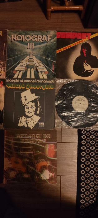 Vând viniluri cu muzica, povești