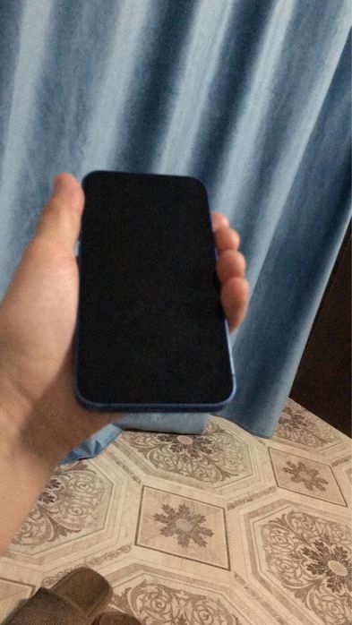 Продам Айфон 13.