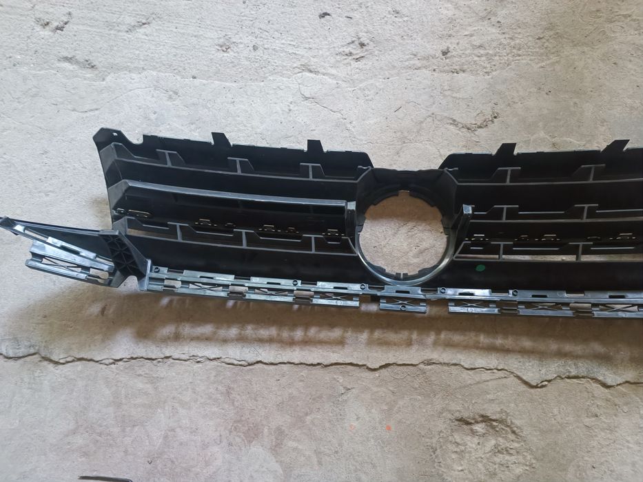 решетка (маска) предна броня VW Volkswagen Touareg 2015-2017