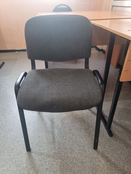 Стуля и парта офисные
