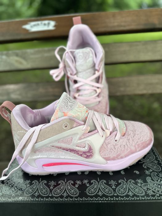 Nike KD 15 NRG “Aunt Pearl”