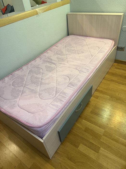 Односпальная кровать