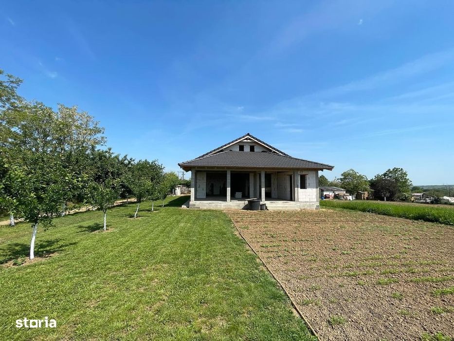 De vânzare – Casă nouă în roșu, sat Sârbi, comuna Sarbi (Bihor)