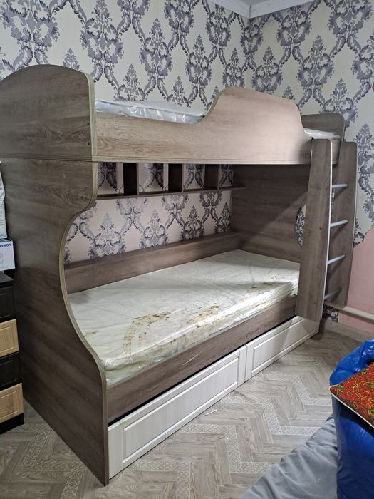 Двухэтажный диван