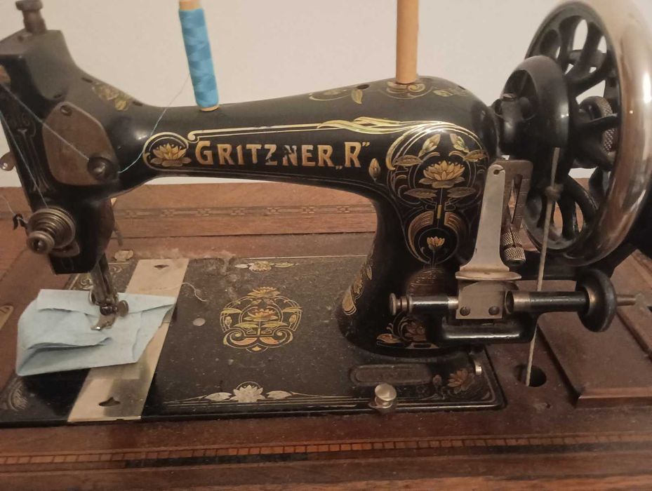 Старинна крачна шевна машина Gritzner "R"