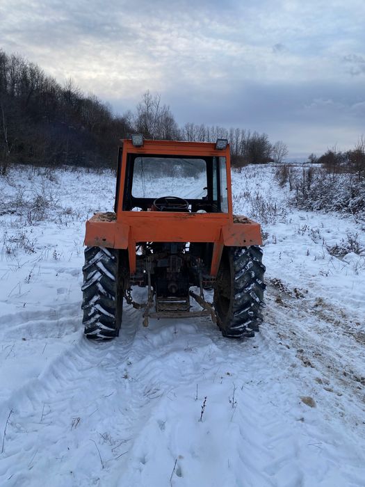 Vând tractor 445 DT