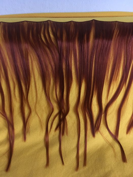 2 нови неразкроени треси естествена кестенява и синтетична червена