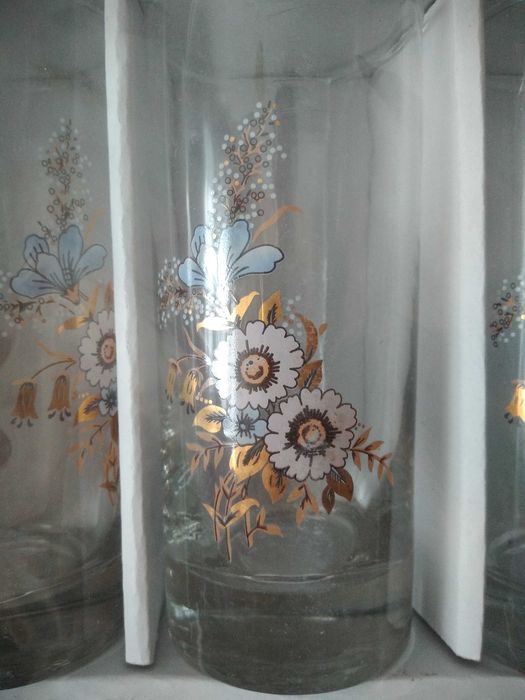 Продам стаканы новые.